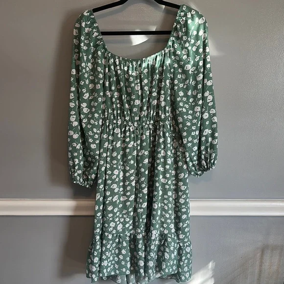 SHEIN Green Midi Dress with V-Neck and Bishop Sleeves - Picture 4 of 5